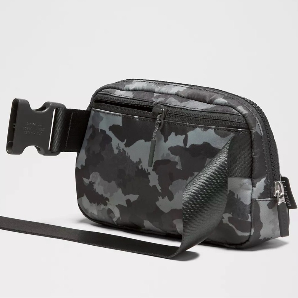 Lululemon Everywhere Belt Bag Camo Grey/Onyx 1L New - Picture 4 of 11